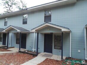 Building Photo - 590 Hill Ln