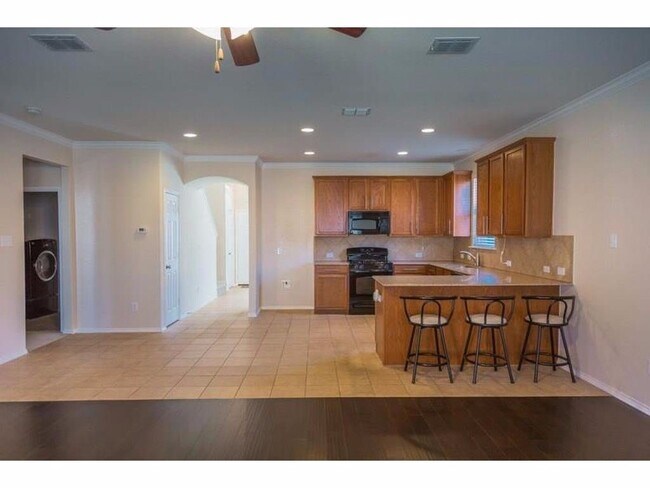 Foto del edificio - 4 bed 2.5 bath in Brookstone Community!!