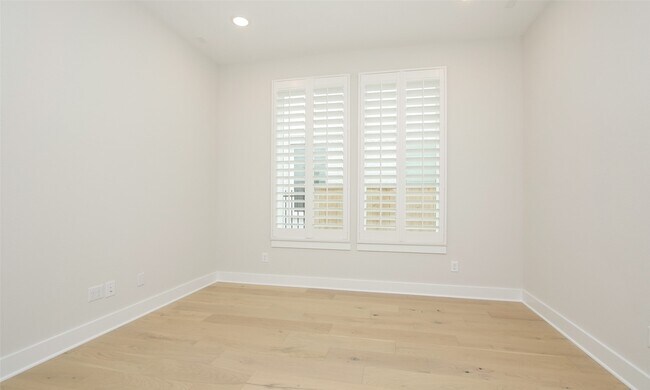 Foto del edificio - 8018 Hingham Ln
