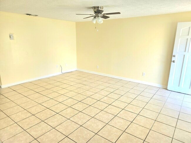 new fan in living room - 2701 beech st #a