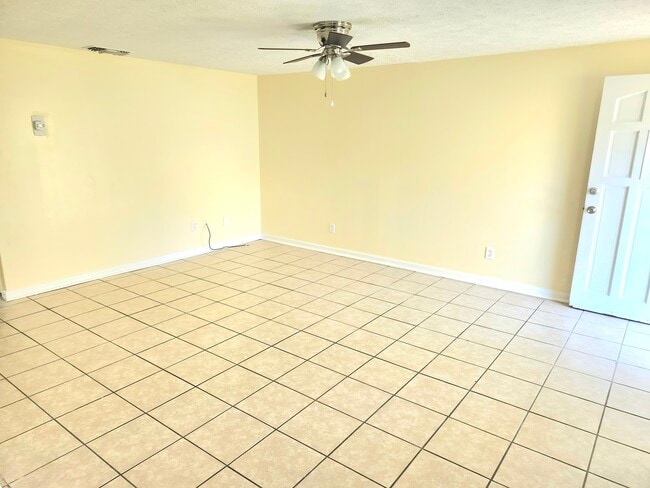 new fan in living room - 2701 beech st #a