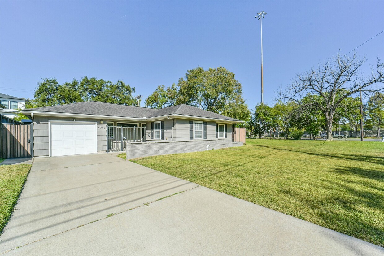 Foto principal - 4702 Maple St