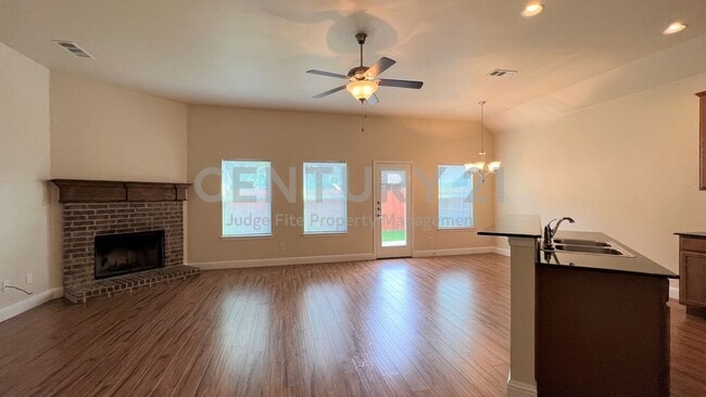Building Photo - Wonderful 3/2.5/2 in Fantastic Lake Dallas Location For Rent!