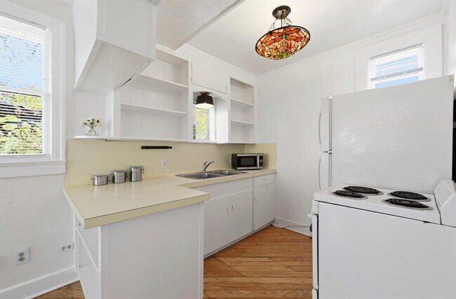 Foto del edificio - 1403 Windsor Rd