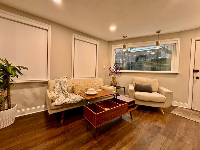 Completamente amueblado - 320 S 16th St