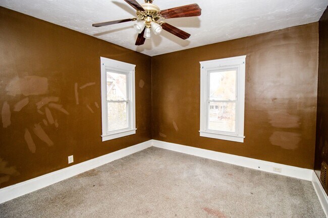 Foto del edificio - 9711 Parmelee Ave