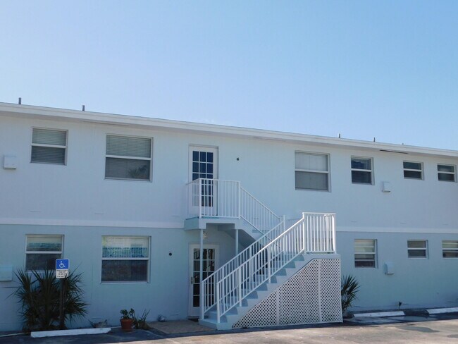 Building Photo - 741 Hummingbird Way