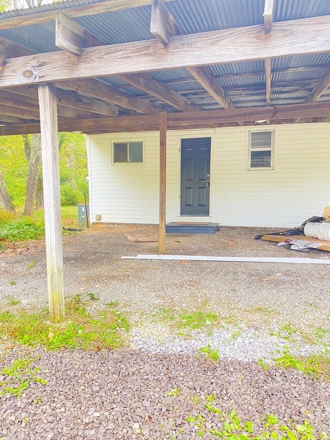 Building Photo - Quiet Country Living on 1 Acre in Murfreesboro! - 3br 2ba