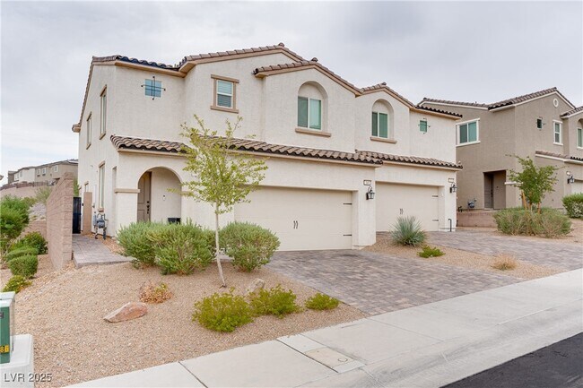 Foto del edificio - 371 Yellow Finch Ln
