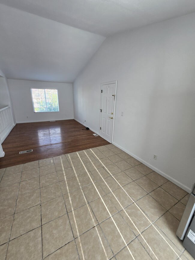 Building Photo - 1441 S Pitkin Cir