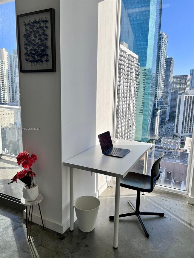 Foto del edificio - 151 SE 1st St