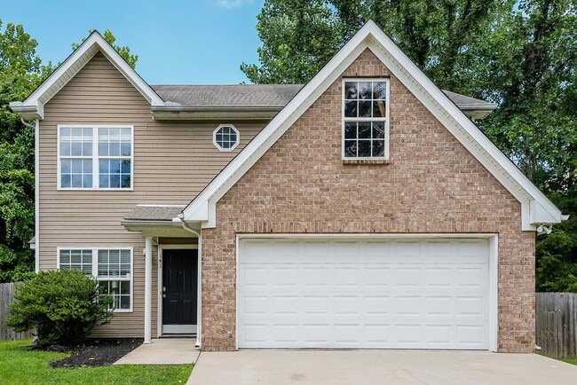 Building Photo - 141 Lyndhurst Dr