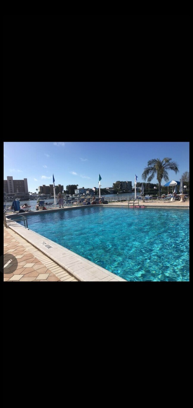 Foto del edificio - 10280 Imperial Point Dr W