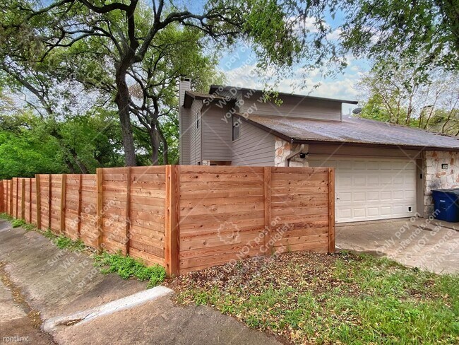 Building Photo - 3 br, 2.5 bath Duplex - 2501 Dana Cv A A