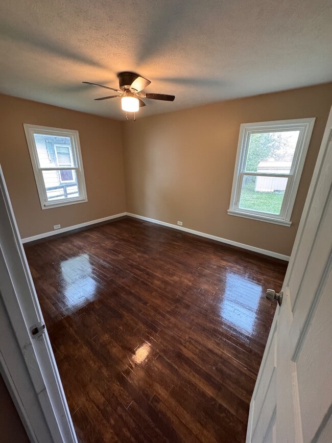 Foto del edificio - 210 E Charles St