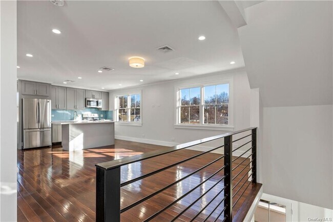 Building Photo - 385 Midland Ave