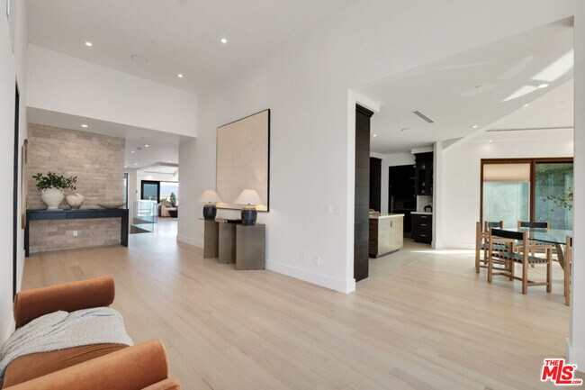 Building Photo - 3116 Elvido Dr