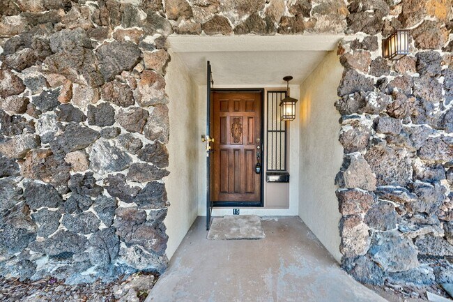 Building Photo - Renovated 2 Bedroom Condo Located on the F...