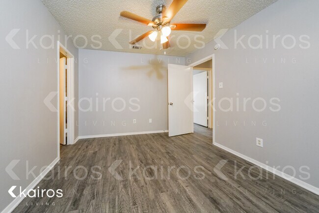 Foto del edificio - 2116 Woodnote Ln