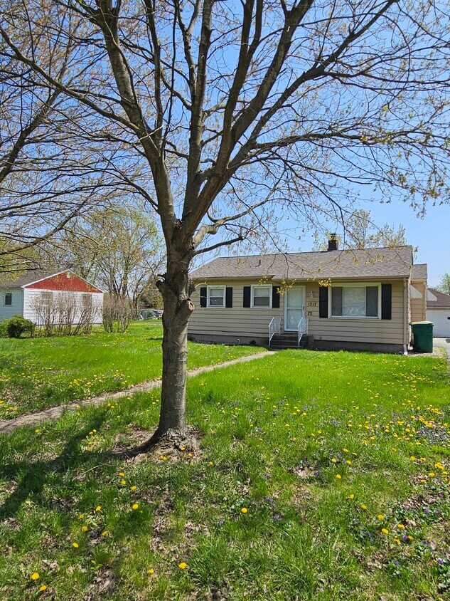 Foto principal - 1217 W 63rd Ave