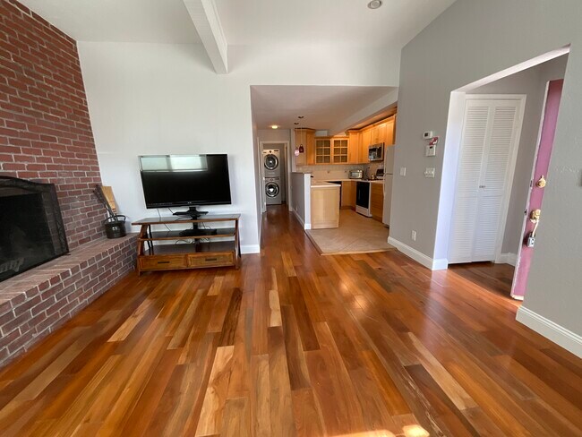 Building Photo - 2452 Harding Ave