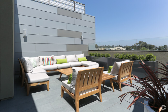 sundeck - M Lofts