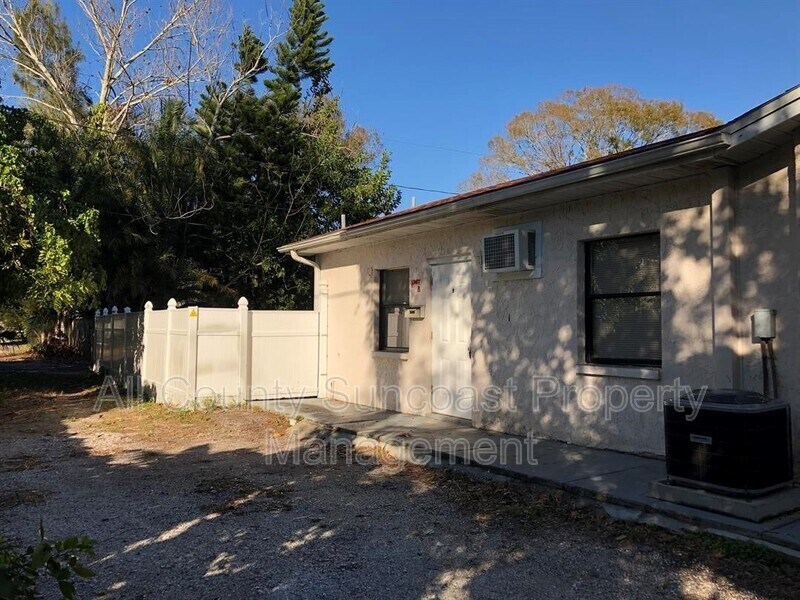 Primary Photo - 4527 44th Ave N