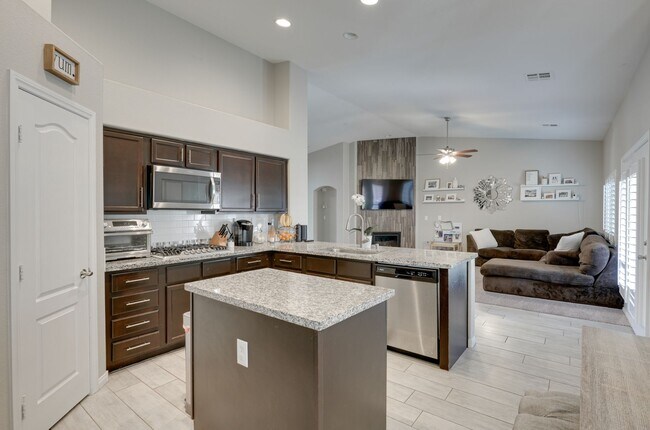 Building Photo - BEAUTIFUL SINGLE STORY HOME IN SOUTHERN HI...