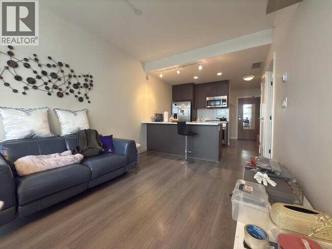 Photo du bâtiment - 8628-8628 Hazelbridge Wy