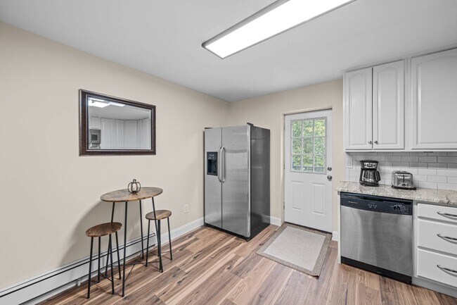 Building Photo - 266 Main St