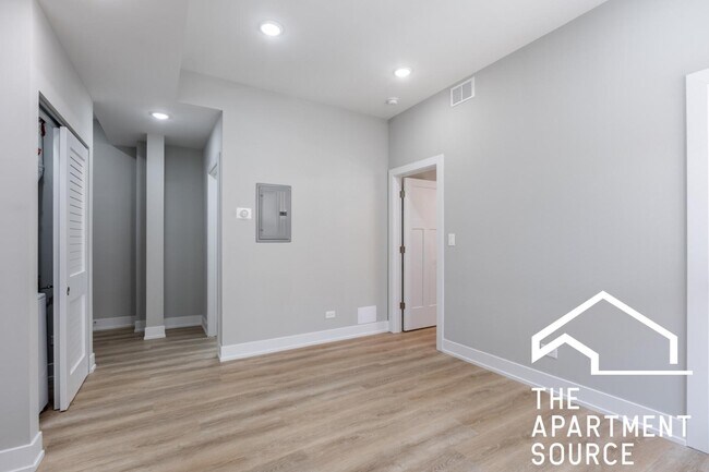 Building Photo - 432 W Belden Ave