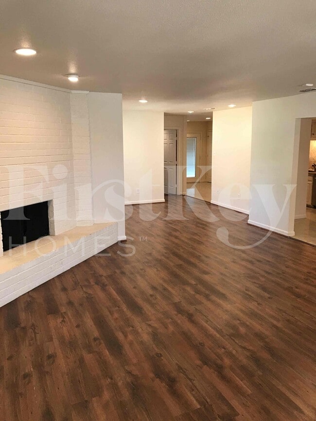 Foto del edificio - 1217 Meadow Creek Dr