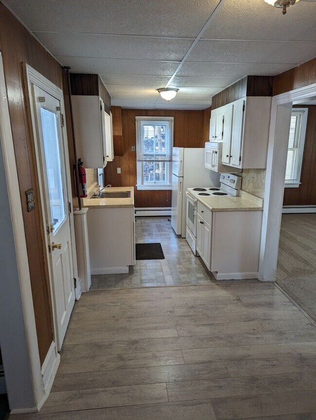 Building Photo - Colonial Walnut Street-Rear Unit