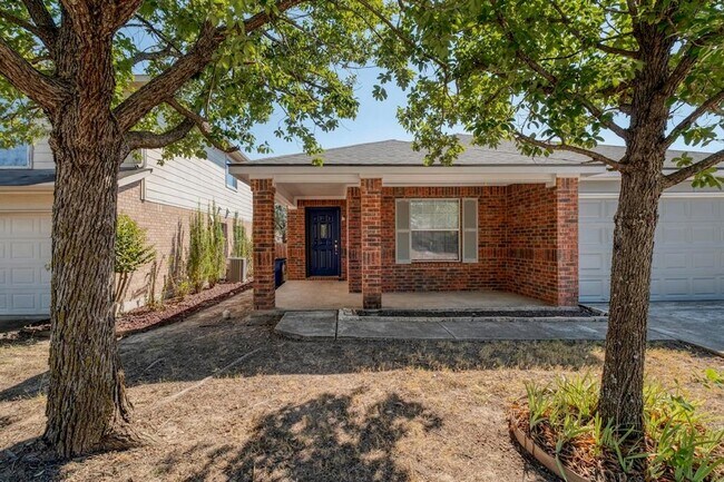 Foto del edificio - 17901 Violet Ln