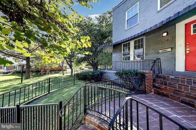 Foto del edificio - 1719 Frankford St SE