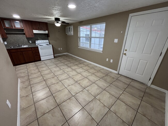Foto del edificio - 1213 W Pierce St