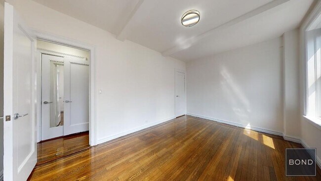 Building Photo - 156 E 37th St