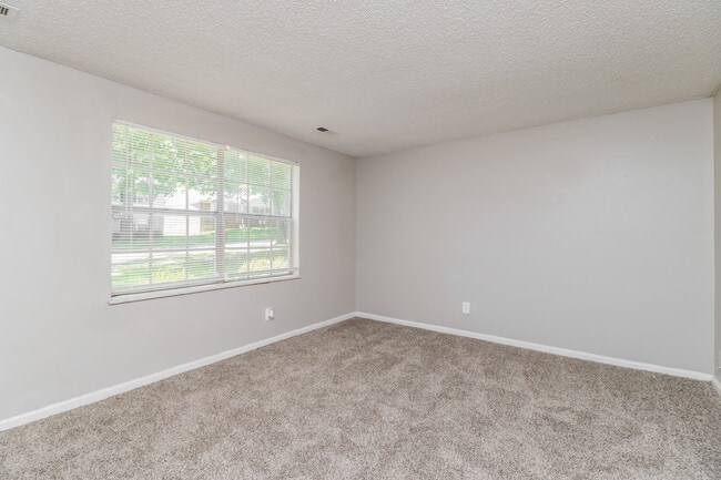 Building Photo - 2032 Farflung Dr