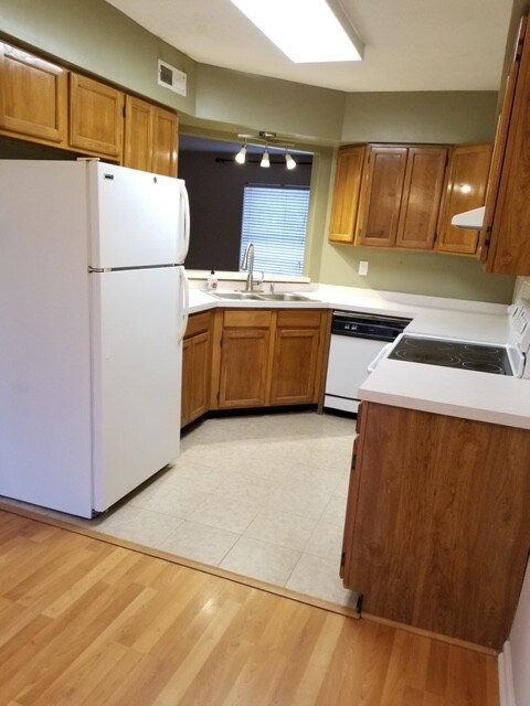 Foto del edificio - 8205 Mecklenburg Ct