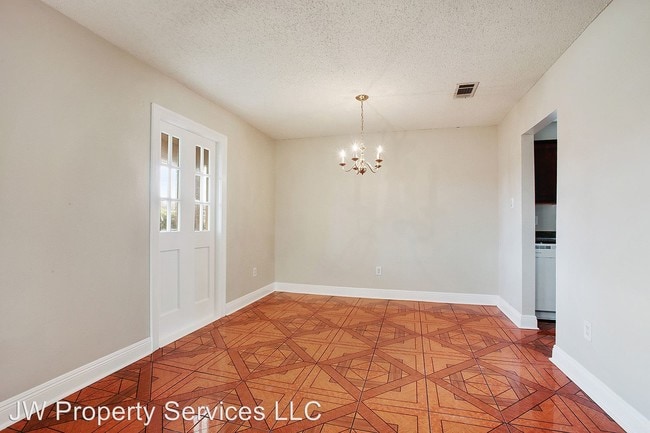 Building Photo - 1545 Spanish Oaks Dr
