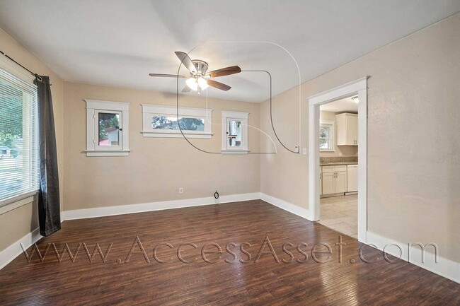 Building Photo - Charming, 2-Bed / 1-Bath, Updated Home In ...