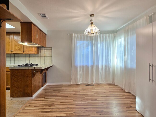 Foto del edificio - 2795 Fountain Oaks Dr