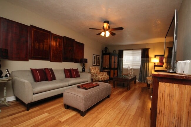 Building Photo - 501 SW 75th St