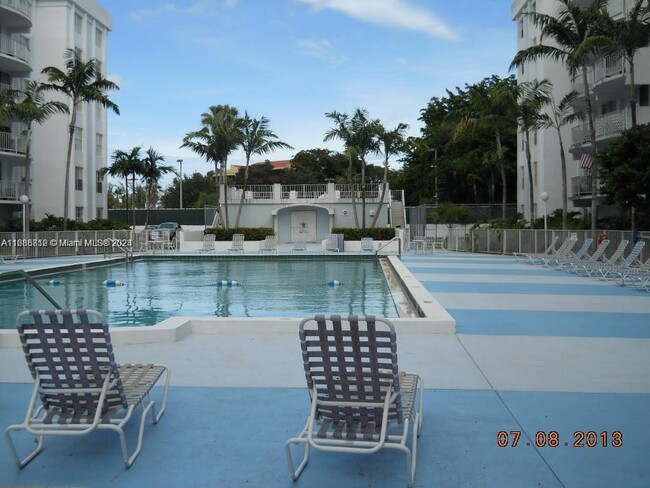 Foto del edificio - 498 NW 165th St