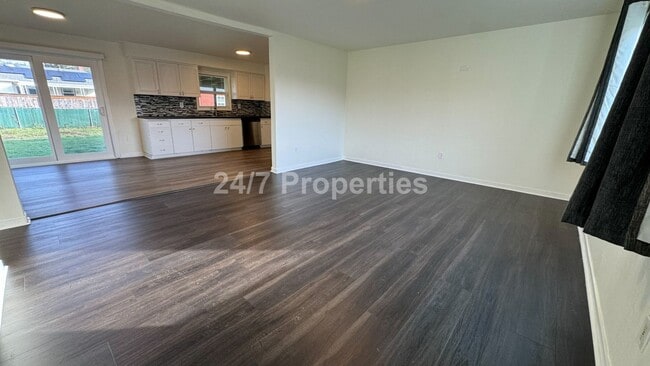 Building Photo - Ranch Style 3BD Home - SE Portland!