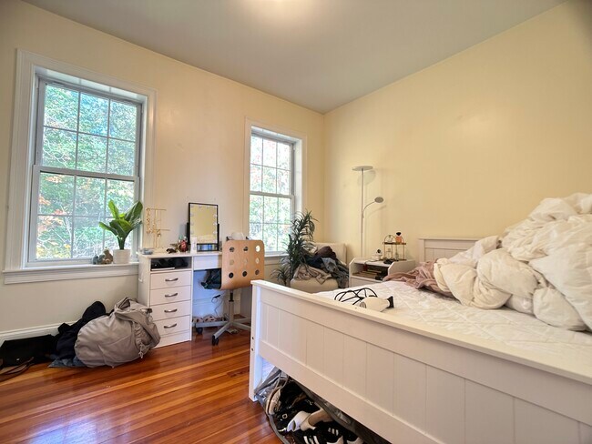 Foto del edificio - 107 Fisher Ave