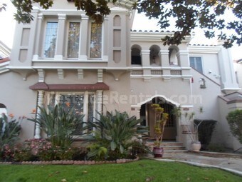 Building Photo - 357 S Doheny Dr