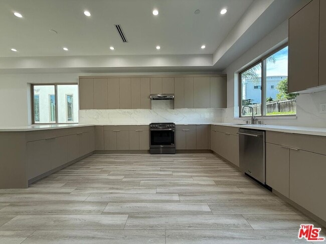 Foto del edificio - 6717 Sunnyslope Ave