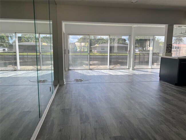 Building Photo - 5909 NW 67th Ave