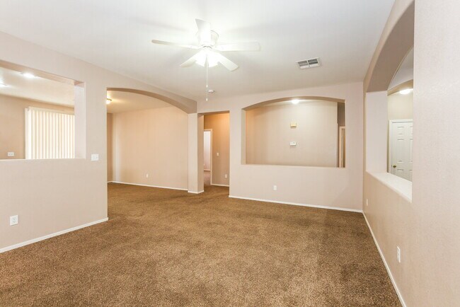 Building Photo - 1117 E Hammer Ln